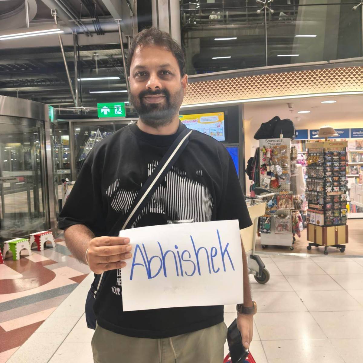 Happy customer travelling with Bo Pattaya Taxi