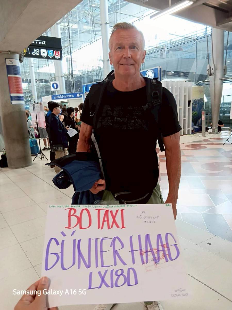 Customer enjoying a journey with Bo Pattaya Taxi