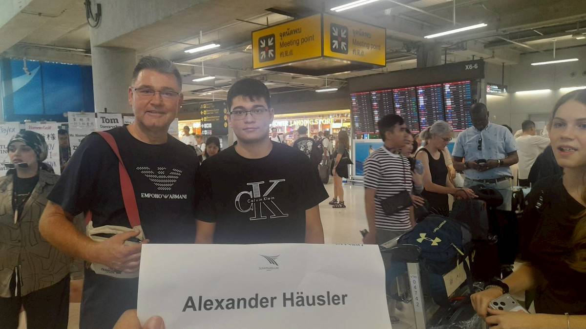 Customers travelling with Bo Pattaya Taxi